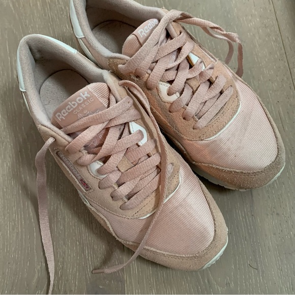 EUC Reebok suede sneakers size 6 - Picture 6 of 6